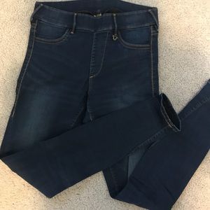 Rarely worn TRUE RELIGION jeggings. Dark wash